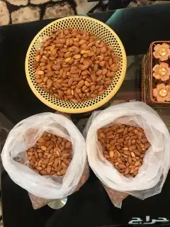 اللوز البجلي بقشر وبدون قشر وزبيب الحماط و 9