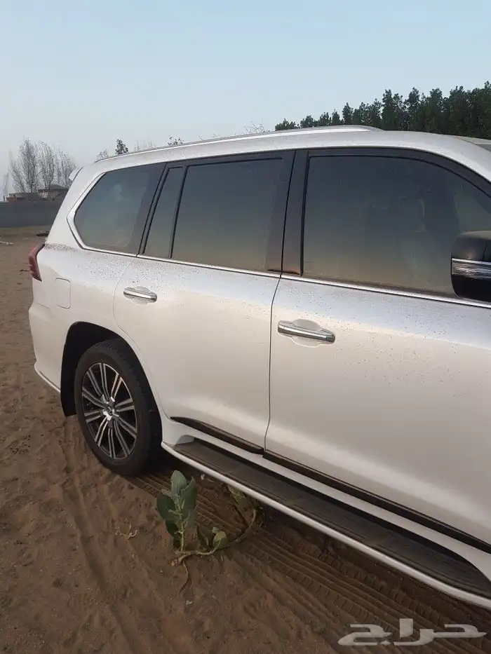 جيب لكزس 2020 LX العداد 87 الف السعر 370 19
