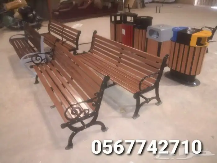 كراسي خشب وسلات نفايات خشبية 3