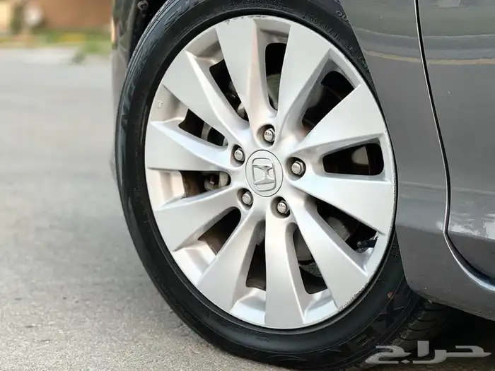 هوندا اكورد 2013 فل كامل ممشى قليل (( تم البيع )) 24