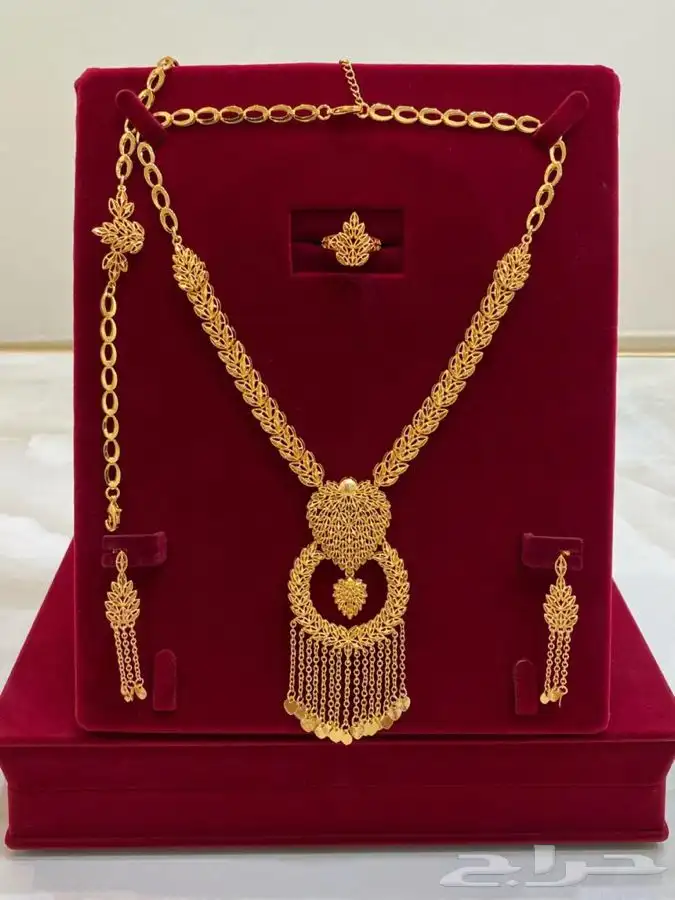 شوزات وشماغ عالية الجوده 24