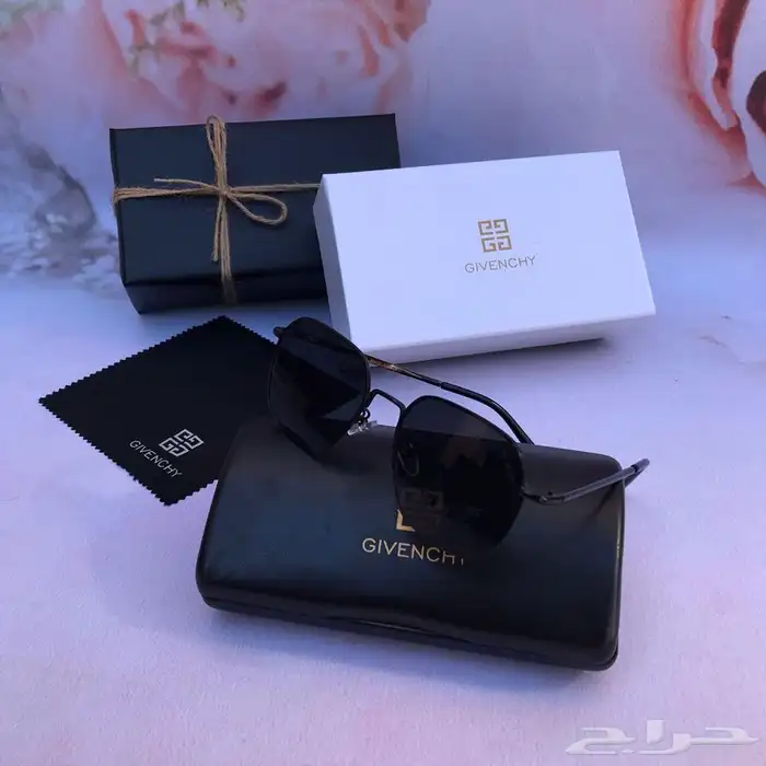 شوزات وشماغ عالية الجوده 96