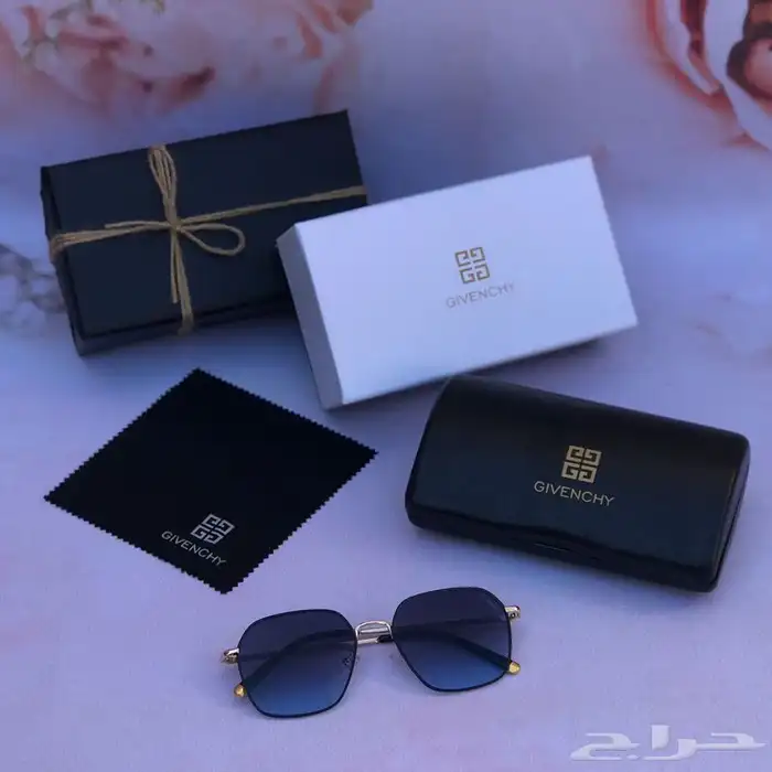 شوزات وشماغ عالية الجوده 85