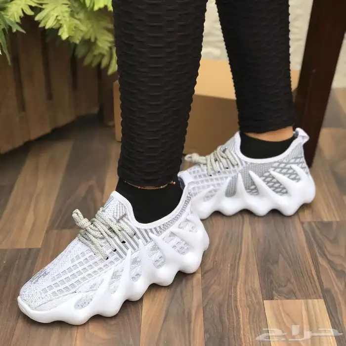 شوزات وشماغ عالية الجوده 70