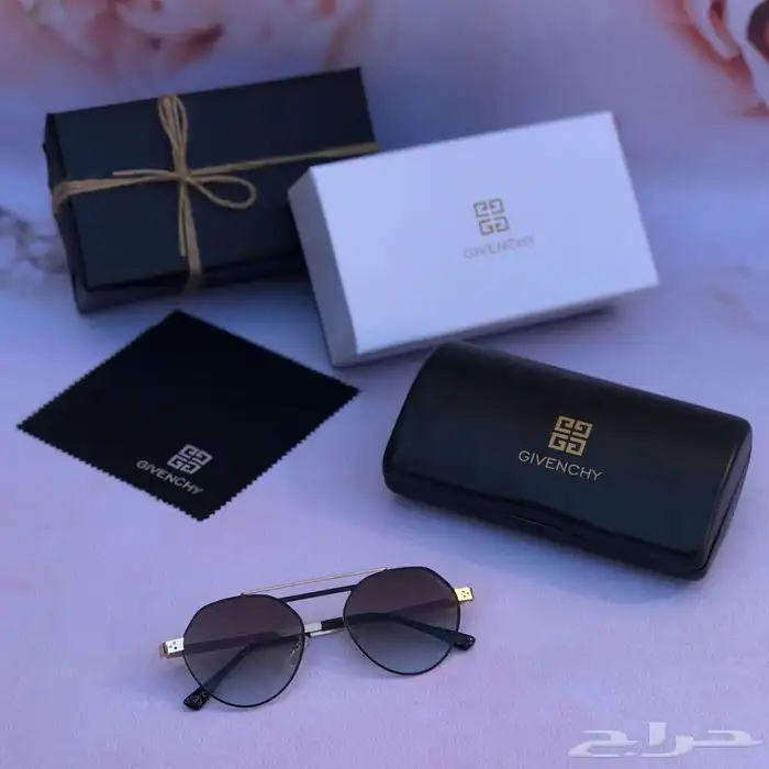 شوزات وشماغ عالية الجوده 93