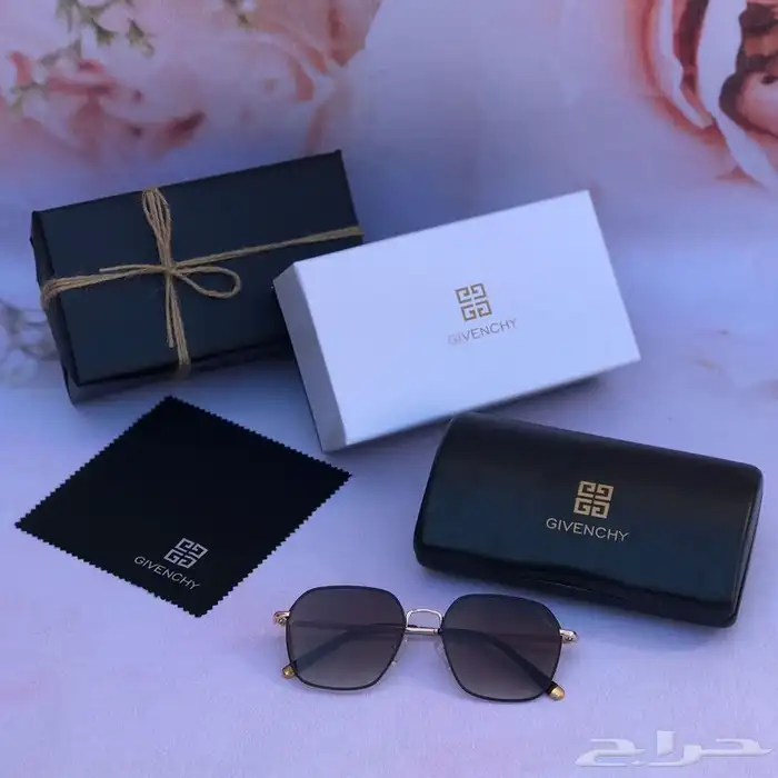 شوزات وشماغ عالية الجوده 90