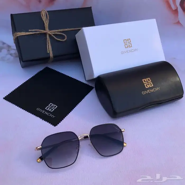 شوزات وشماغ عالية الجوده 87