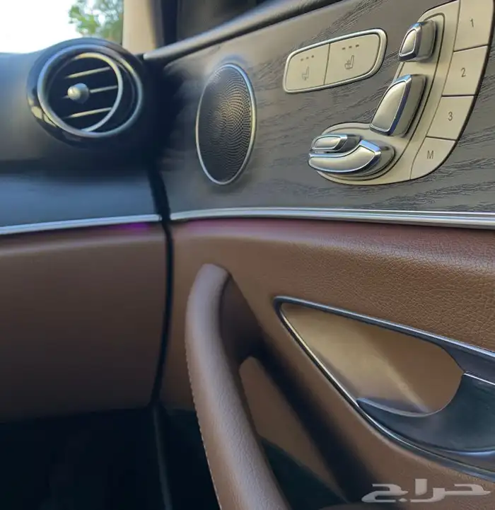 مرسيدس E300بحاله الوكاله بدون حوادث او رش 32