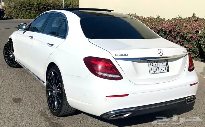 مرسيدس E300بحاله الوكاله بدون حوادث او رش 9