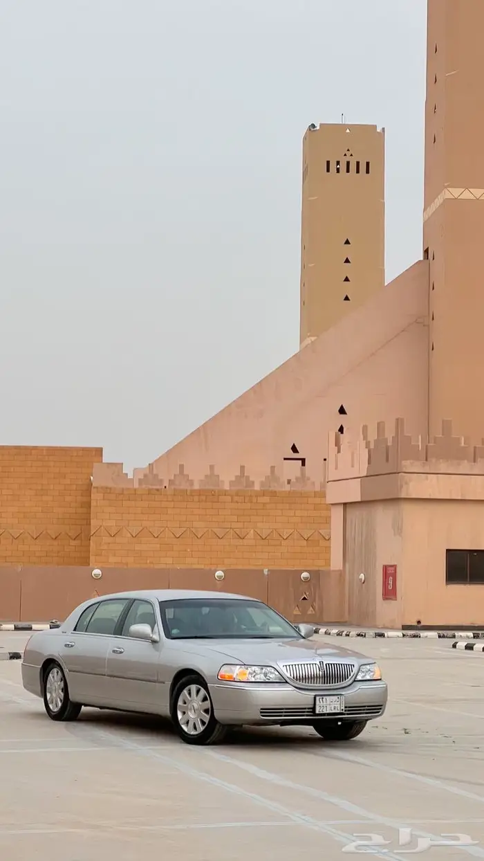 لينكون تاون كار ((مخززن تم البيع )) 2