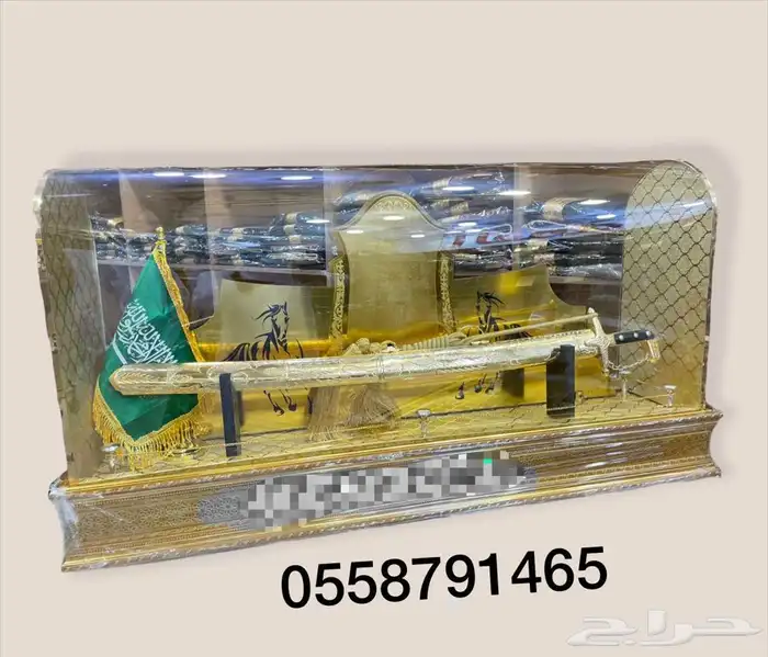 درع تذكاري تخرج ضباط طقم هدية بشت سيف عطورات 9