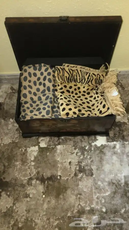 صندوق سجادات نظيف وجديد 1