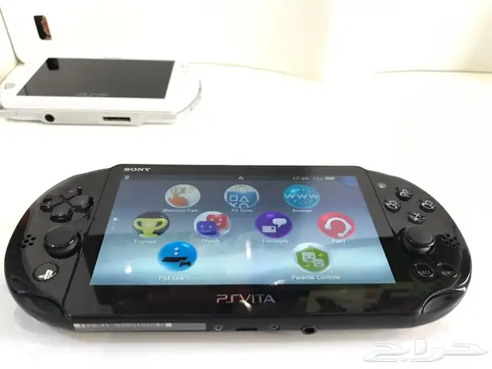 جهازين psp go و ps vita فيتا 1