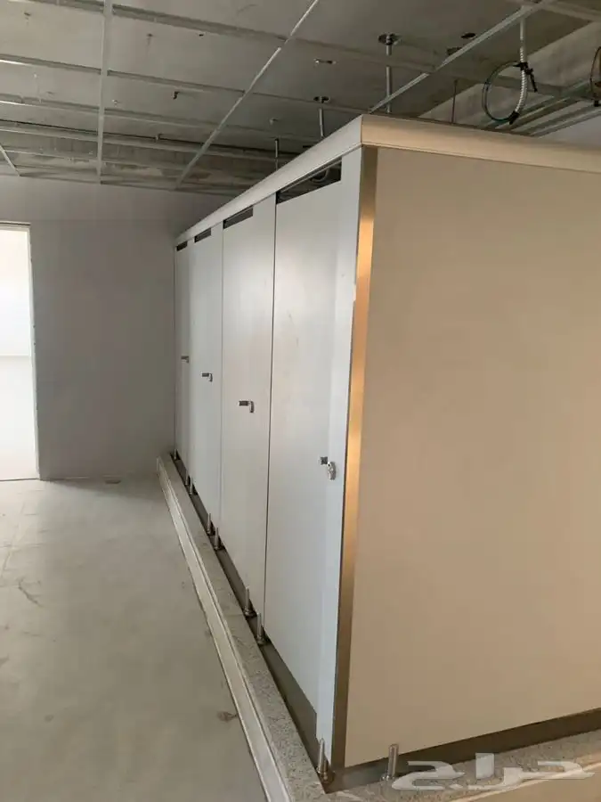 قواطع حمامات الفينوليك 16