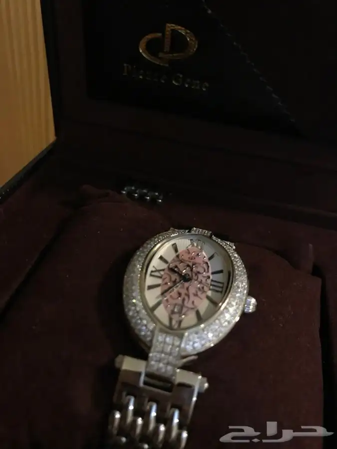 ساعة بحبات ألماس 1