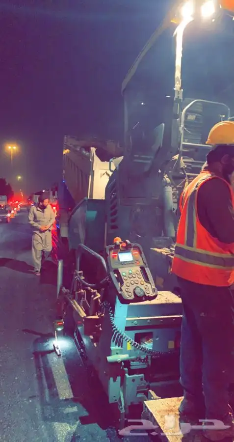 ايجار فرادة اسفلت قشاطة اسفلت رش ام سي ون 4
