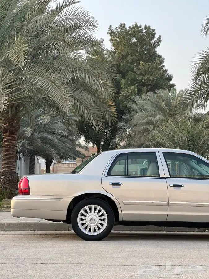 فورد ماركيز 2010 ( مخزن ) ممشى 119 الف (( تم البيع )) 13