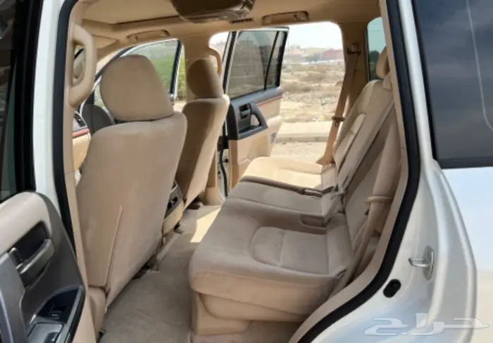 (تم البيع)جيب لاندكرور 2012 مخزن 40