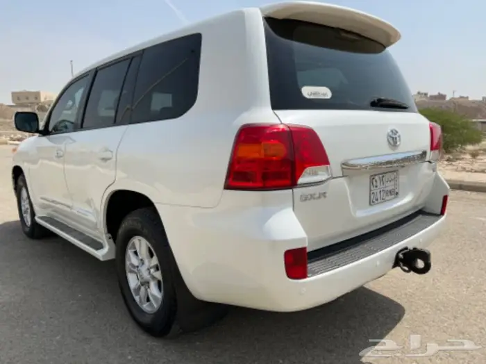 (تم البيع)جيب لاندكرور 2012 مخزن 0