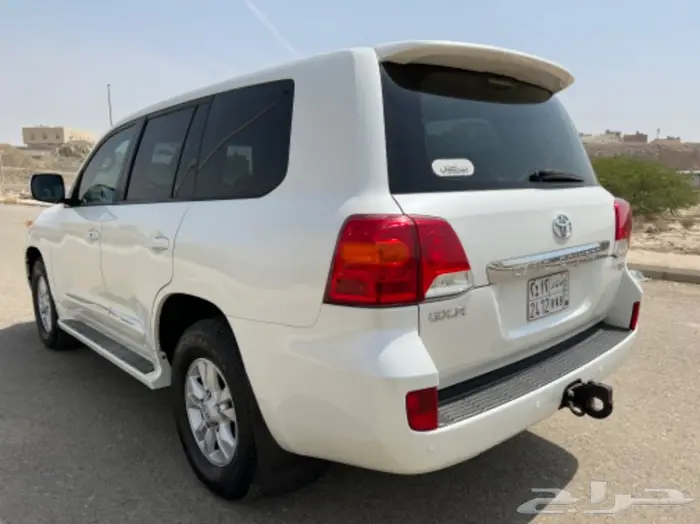 (تم البيع)جيب لاندكرور 2012 مخزن 1