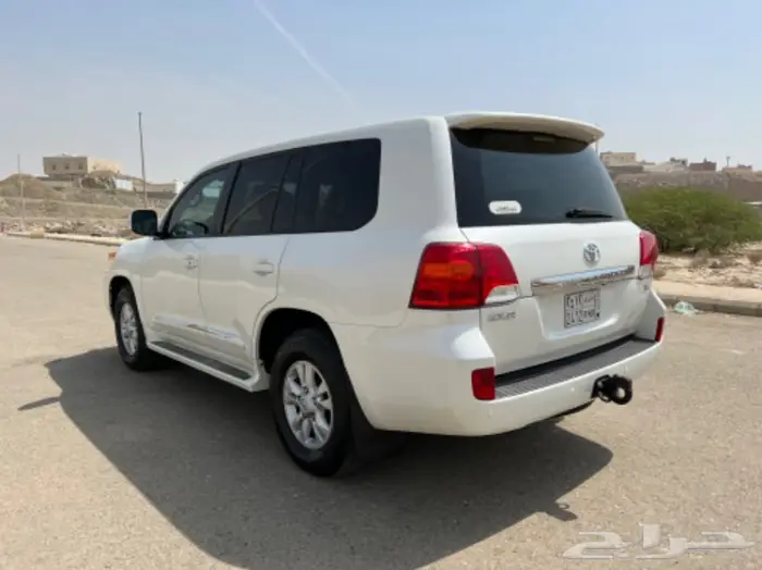 (تم البيع)جيب لاندكرور 2012 مخزن 3