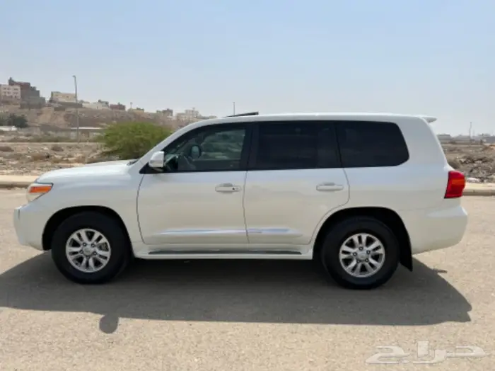 (تم البيع)جيب لاندكرور 2012 مخزن 4