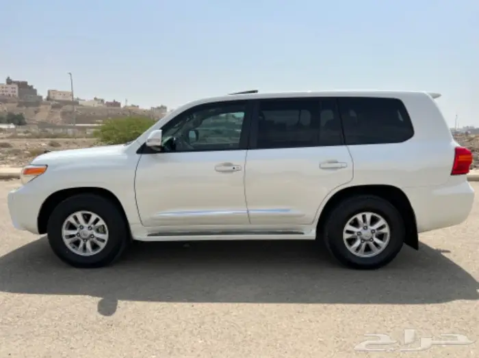 (تم البيع)جيب لاندكرور 2012 مخزن 5