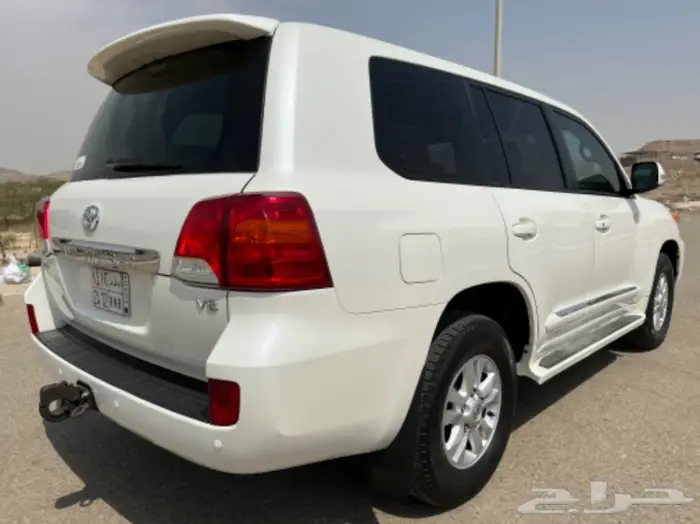 (تم البيع)جيب لاندكرور 2012 مخزن 10