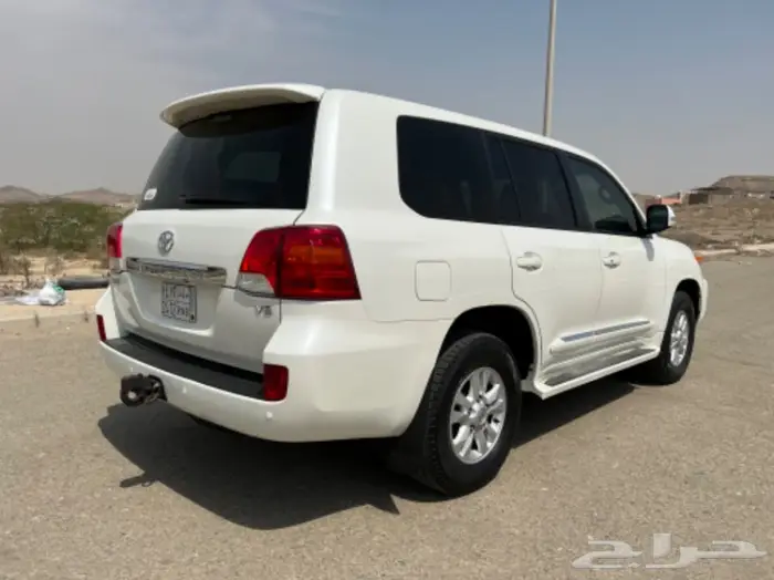 (تم البيع)جيب لاندكرور 2012 مخزن 11