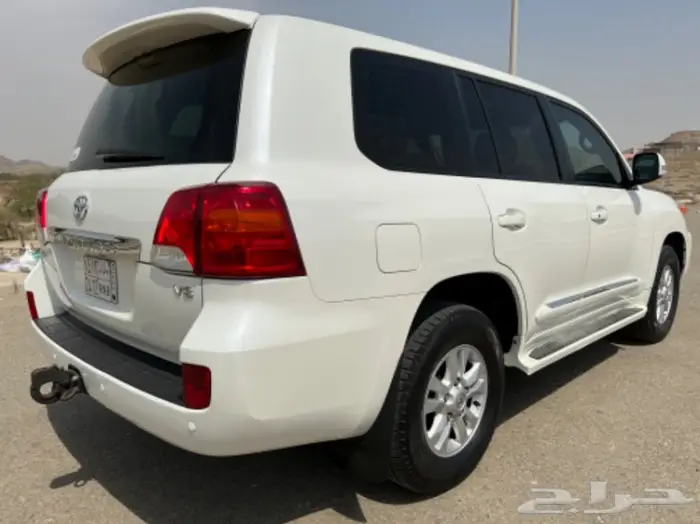 (تم البيع)جيب لاندكرور 2012 مخزن 12