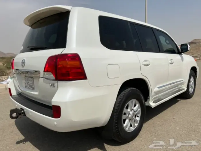 (تم البيع)جيب لاندكرور 2012 مخزن 13