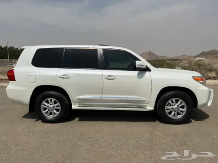 (تم البيع)جيب لاندكرور 2012 مخزن 15