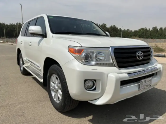 (تم البيع)جيب لاندكرور 2012 مخزن 17