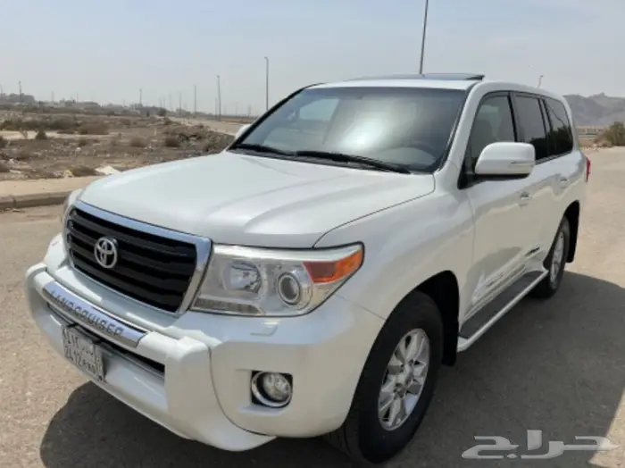 (تم البيع)جيب لاندكرور 2012 مخزن 24