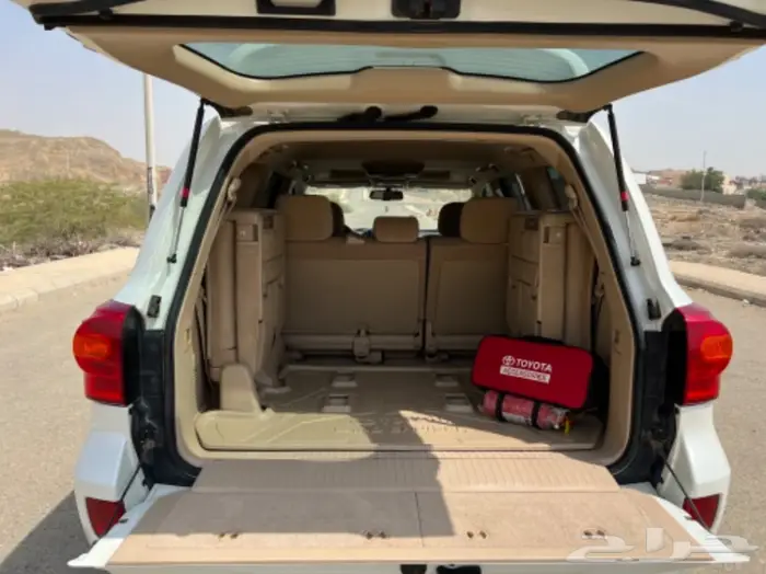 (تم البيع)جيب لاندكرور 2012 مخزن 28