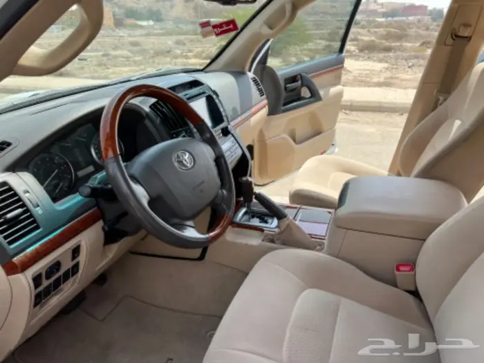 (تم البيع)جيب لاندكرور 2012 مخزن 37