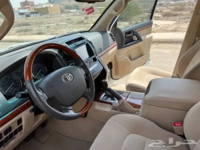 (تم البيع)جيب لاندكرور 2012 مخزن 38