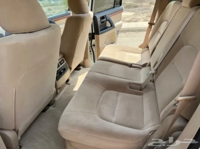 (تم البيع)جيب لاندكرور 2012 مخزن 44