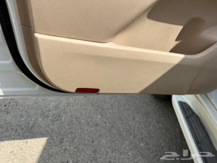 (تم البيع)جيب لاندكرور 2012 مخزن 50