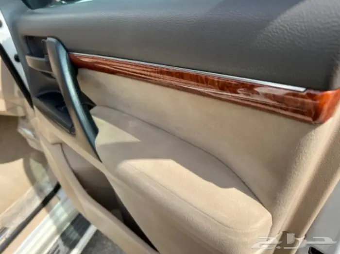 (تم البيع)جيب لاندكرور 2012 مخزن 60