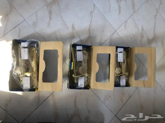 مقبض باب لون ذهبي 1