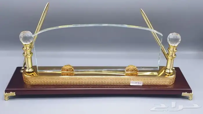 لوحات مكتبية ودروع تذكارية 0