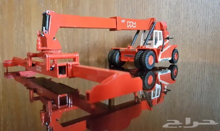 مجسم كرين رافعة حاويات تلسكوبي اسباني 1