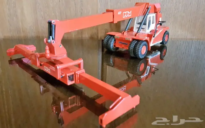 مجسم كرين رافعة حاويات تلسكوبي اسباني 2