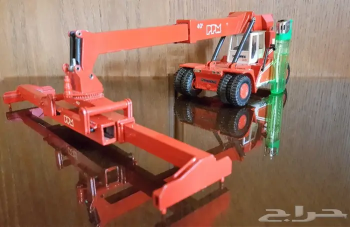 مجسم كرين رافعة حاويات تلسكوبي اسباني 3