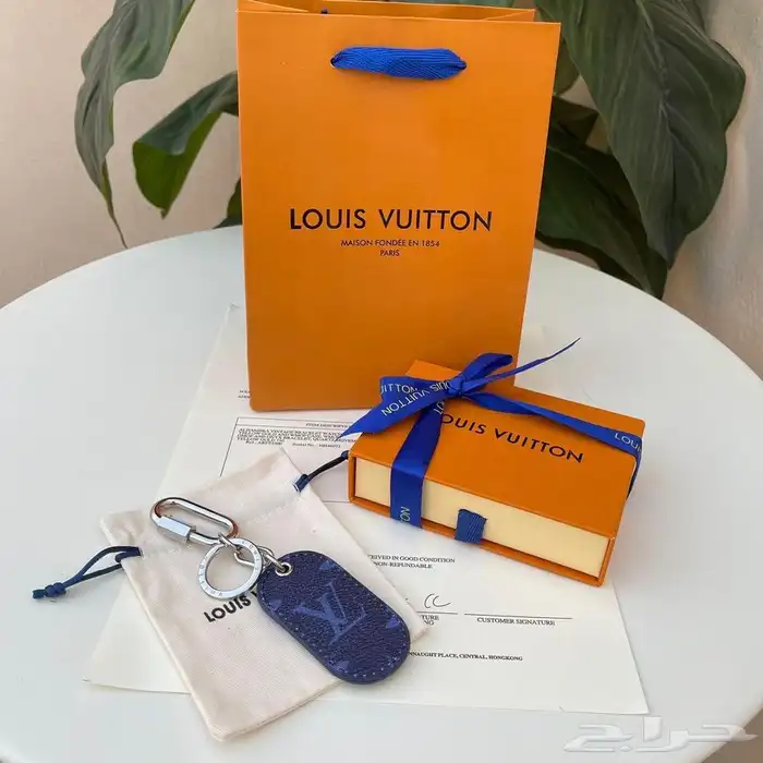 ميدليات لويس فيتون لونين ازرق واسود جميله جميله جميله  10