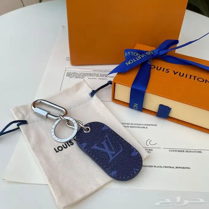 ميدليات لويس فيتون لونين ازرق واسود جميله جميله جميله  9