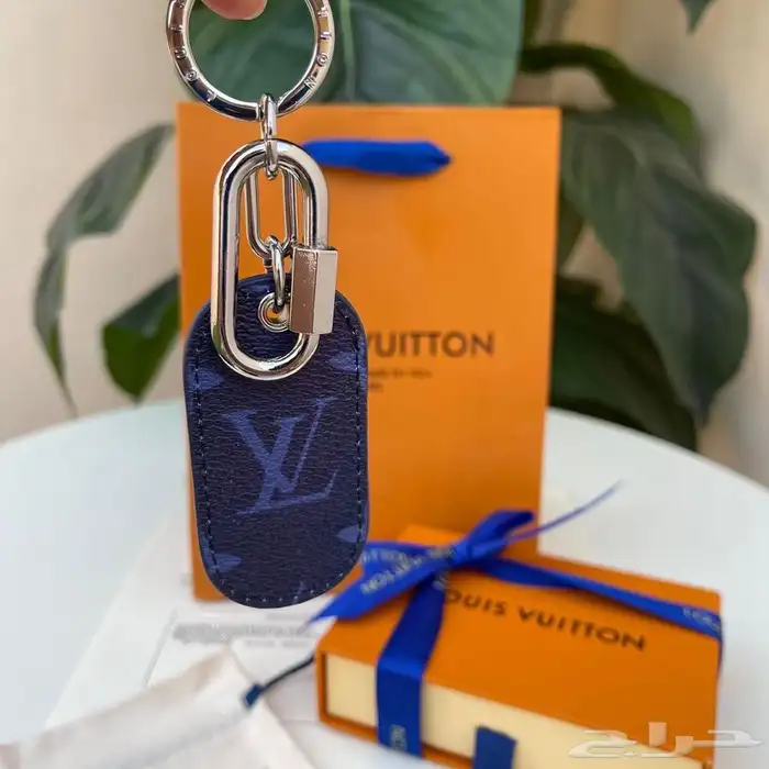 ميدليات لويس فيتون لونين ازرق واسود جميله جميله جميله  8