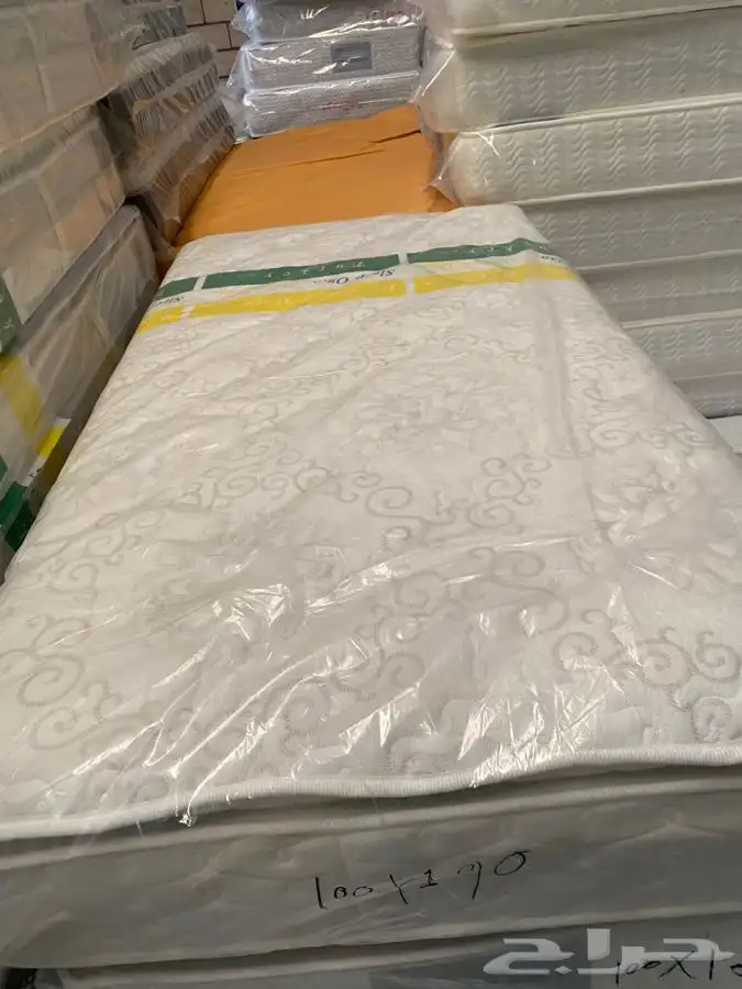 الاثاث سرير مخد مرتب مرتب 28