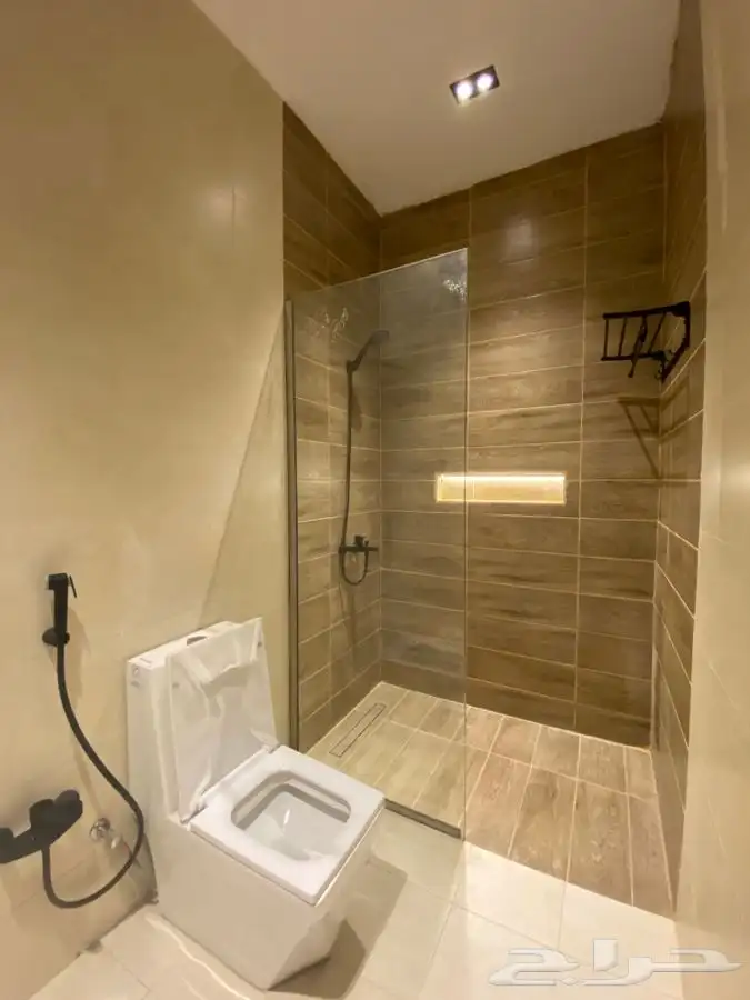 للبيع شاليه واستراحة لا في ان روز 9